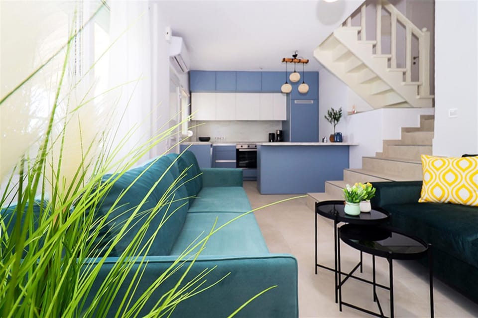 Kitchen or kitchenette, Living room, Seating area