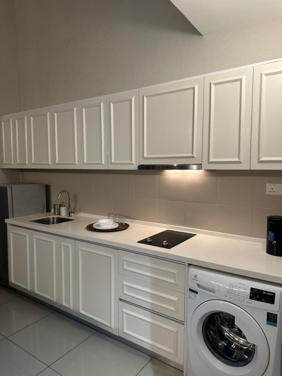 Kitchen or kitchenette, stove, washing machine