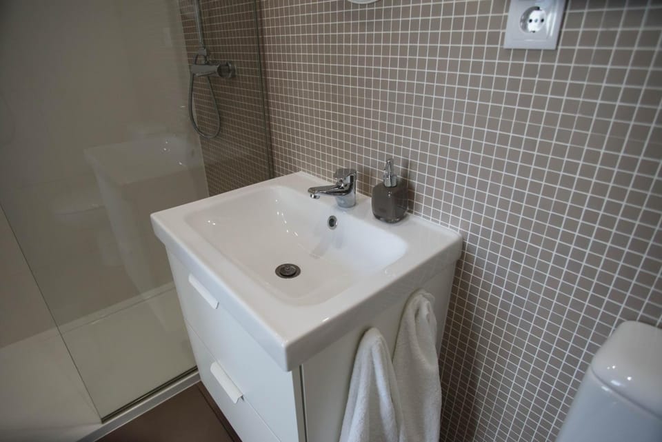 Nearby landmark, Restaurant/places to eat, Facade/entrance, Billiard, Children play ground, Fishing, Garden, Golfcourse, Nightclub / DJ, Bathroom, Balcony/Terrace, Lobby or reception, Beach, Canoeing, Hiking, Cycling, Evening entertainment, On site, Garden view, Supermarket/grocery shop, Shopping Area, Swimming pool, Family, Family