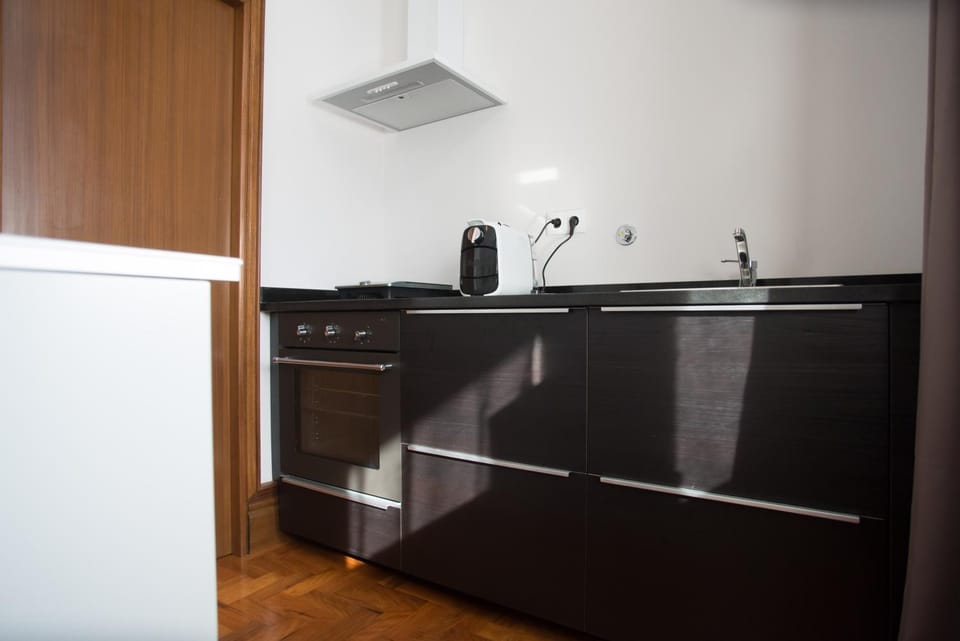 Coffee/tea facilities, Kitchen or kitchenette, Decorative detail, Dining area