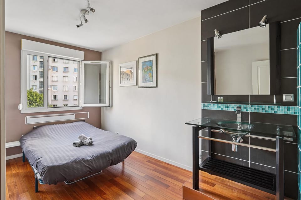 Bed, Photo of the whole room, Bedroom