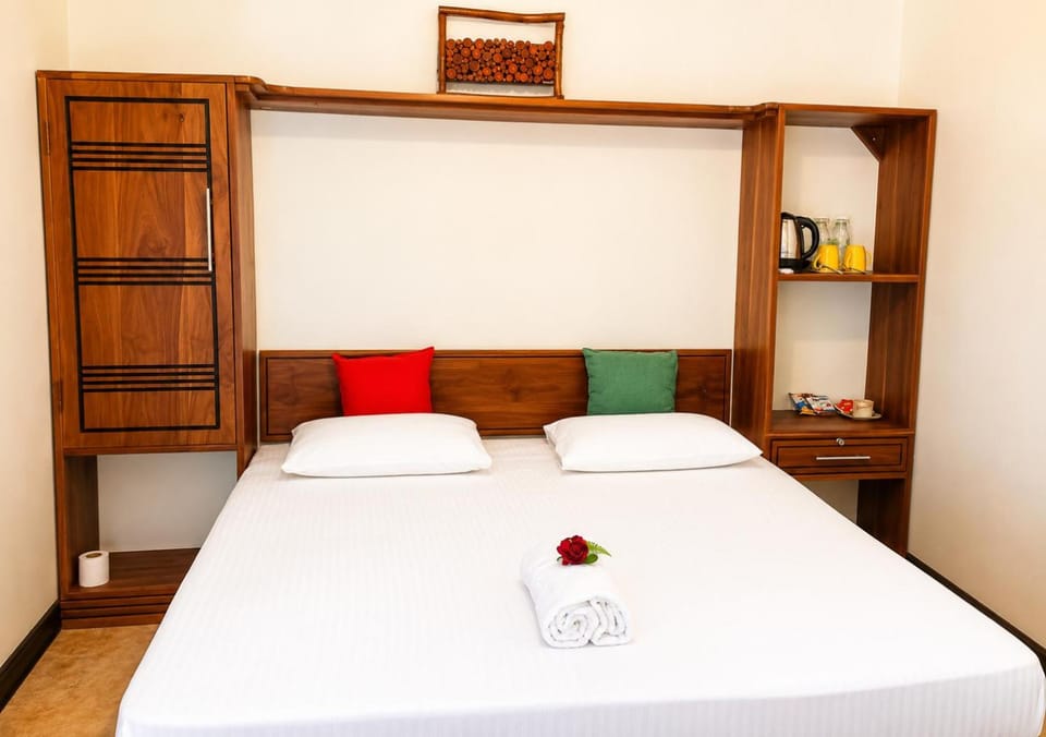 Property building, Bed, Photo of the whole room, Bedroom, wardrobe, air conditioner, air conditioner