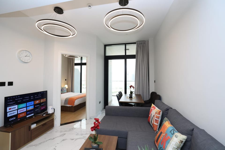 Bed, TV and multimedia, Living room, Photo of the whole room, Seating area, Bedroom