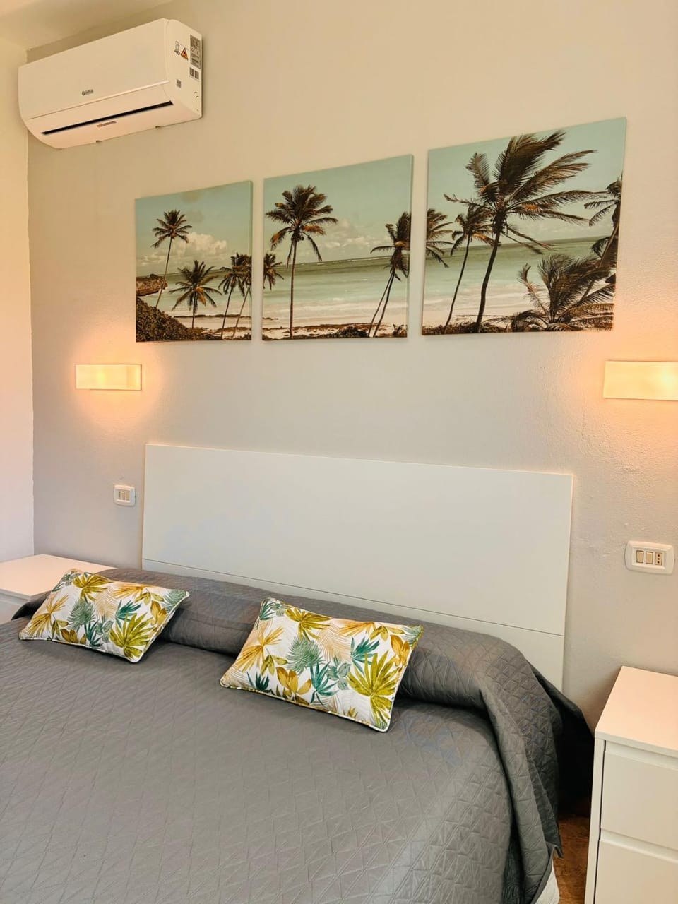 Bed, Bedroom, air conditioner
