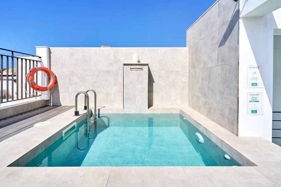 Property building, Swimming pool