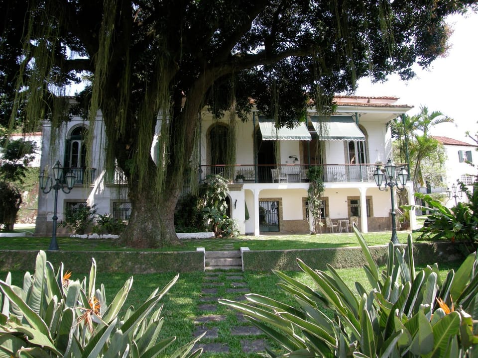 Property building, Spring, Day, Natural landscape, Garden, Garden view