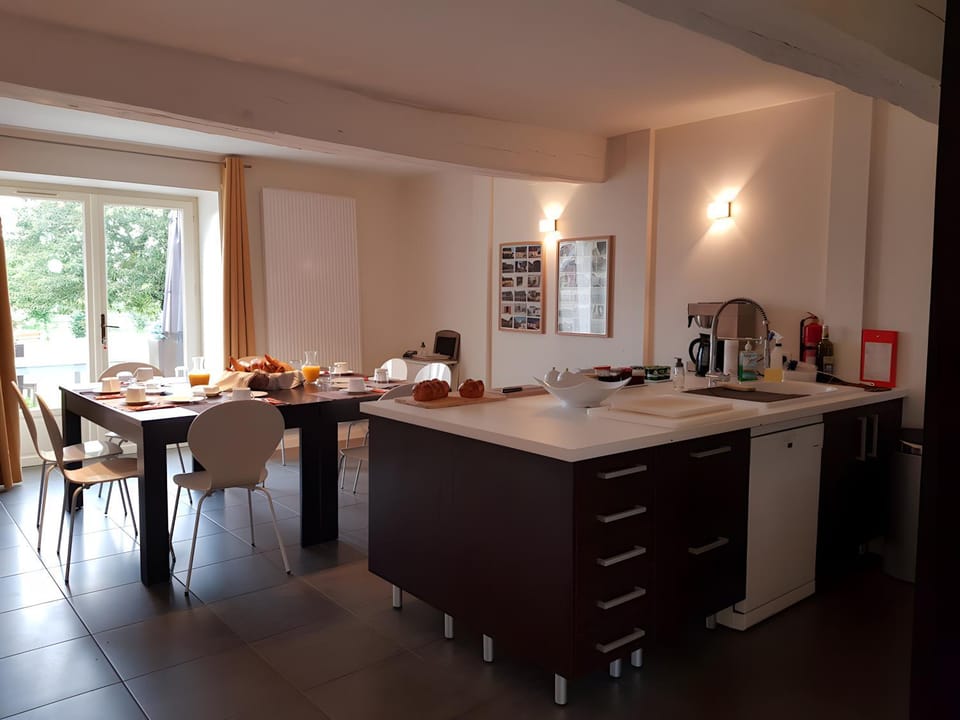 Property building, Kitchen or kitchenette, Living room