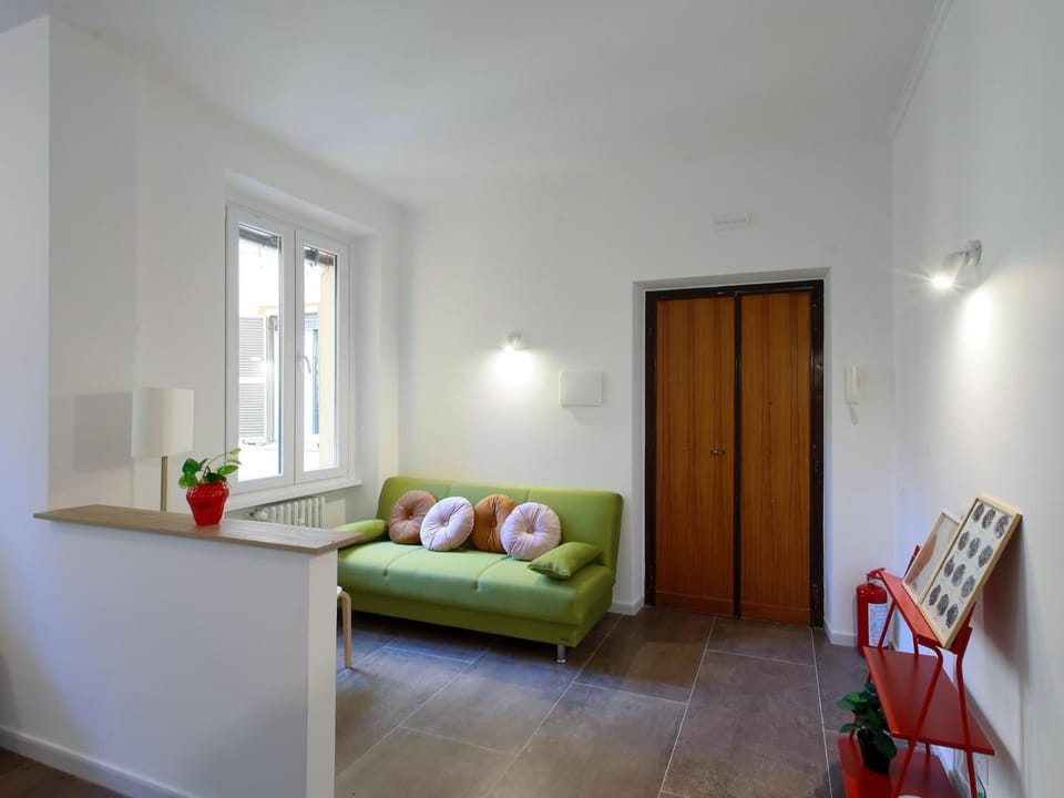 Communal lounge/ TV room, Living room, Seating area, air conditioner
