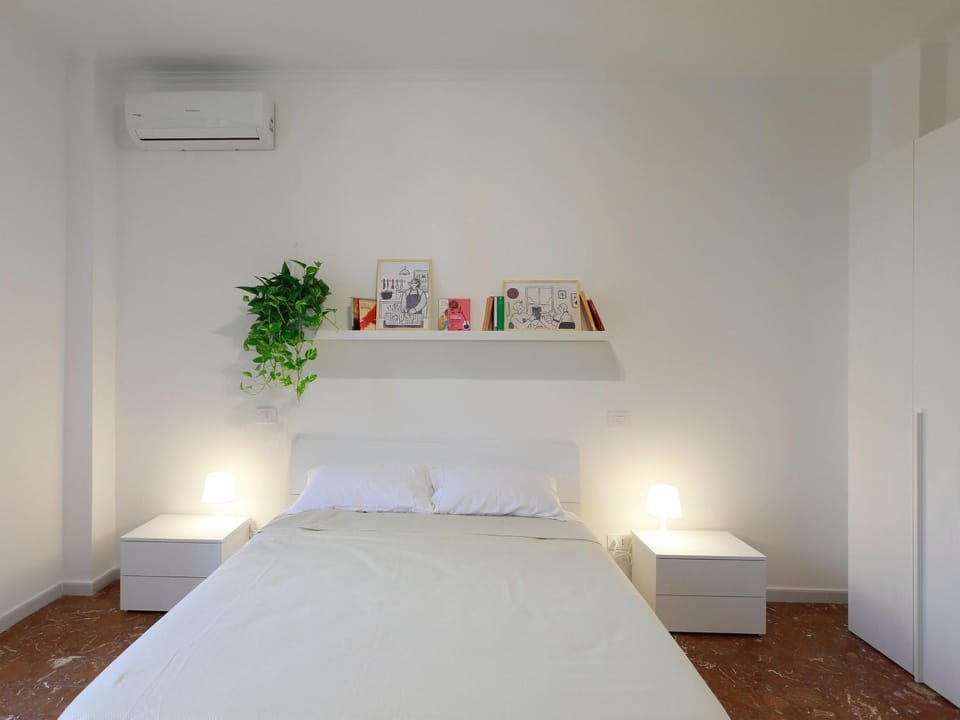 Bed, Bedroom, wardrobe, air conditioner