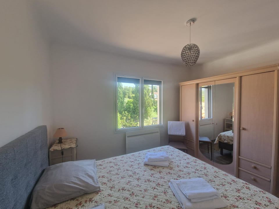 Bed, Photo of the whole room, Bedroom, wardrobe