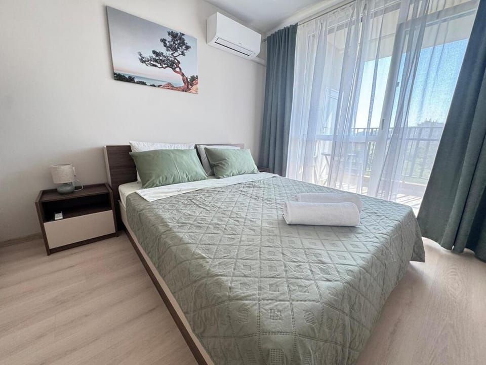 Bed, Photo of the whole room, Bedroom, towels, air conditioner
