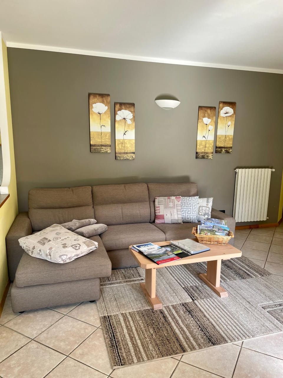 Living room, internet