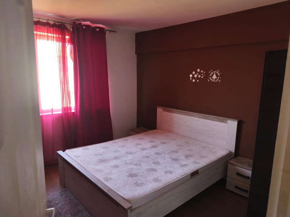 Apartament 3 camere zona centrala Apartment in Romania