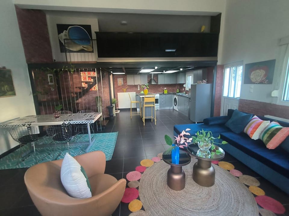 Kitchen or kitchenette, Living room, Dining area