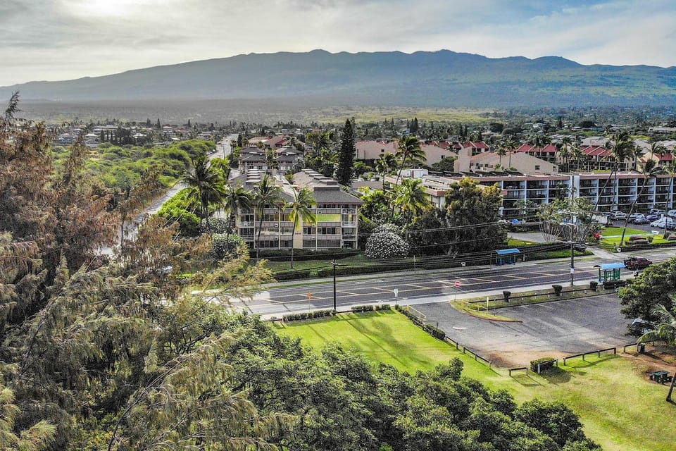 Haleakala Shores A-308 - Ocean/Mountain Views, Stylish 2br/2ba, Lanai, AC, Wi-Fi House in Kamaole