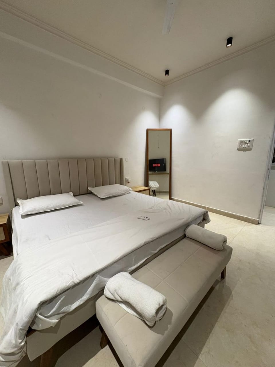 Photo of the whole room, Bedroom