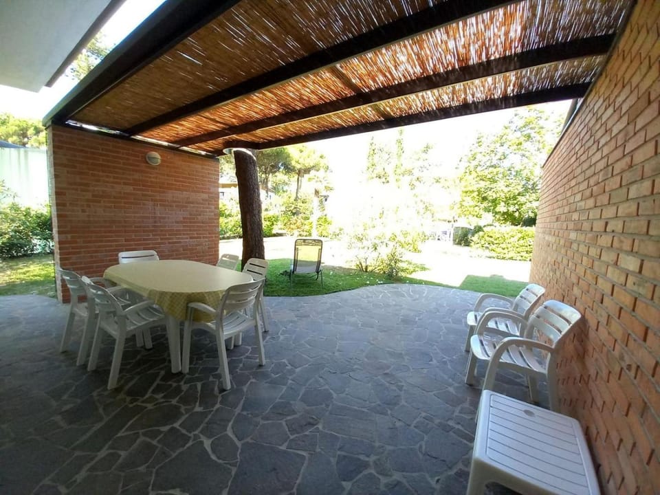Patio, Spring, Day, Garden, Balcony/Terrace, Dining area, Garden view