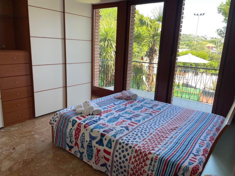 Bed, Balcony/Terrace, Photo of the whole room, Bedroom