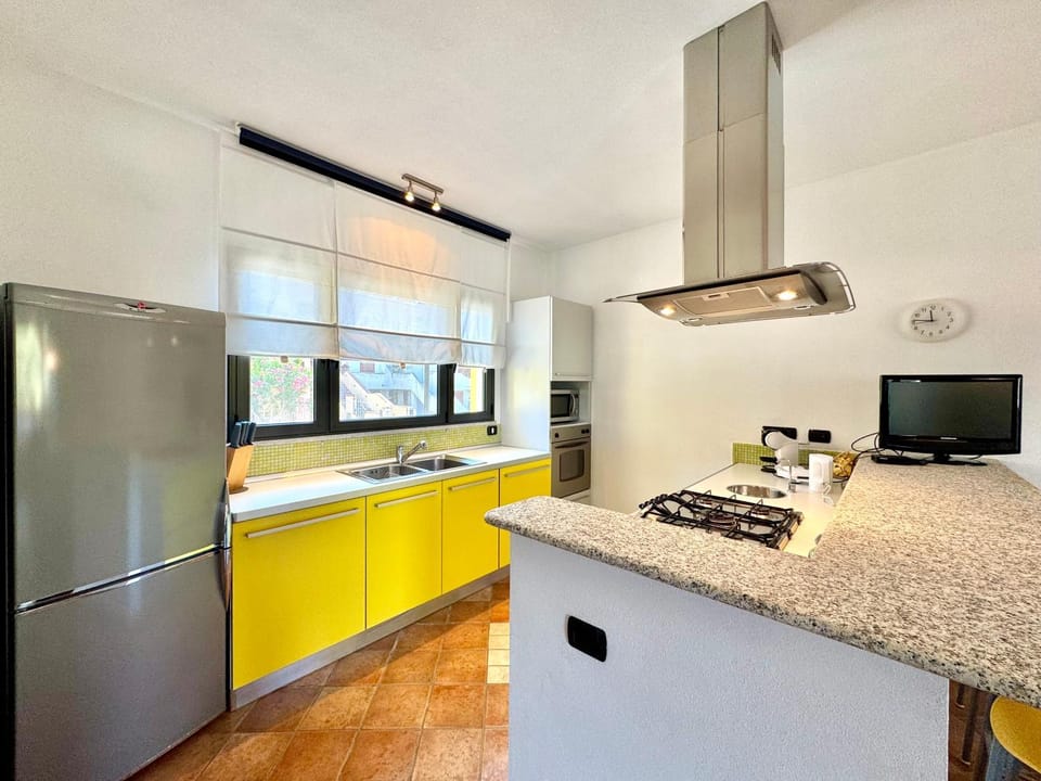 Kitchen or kitchenette, dishwasher, stove