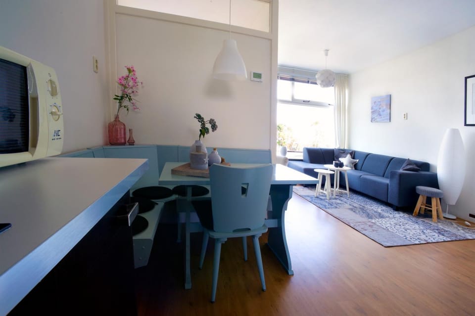 Photo of the whole room, Decorative detail