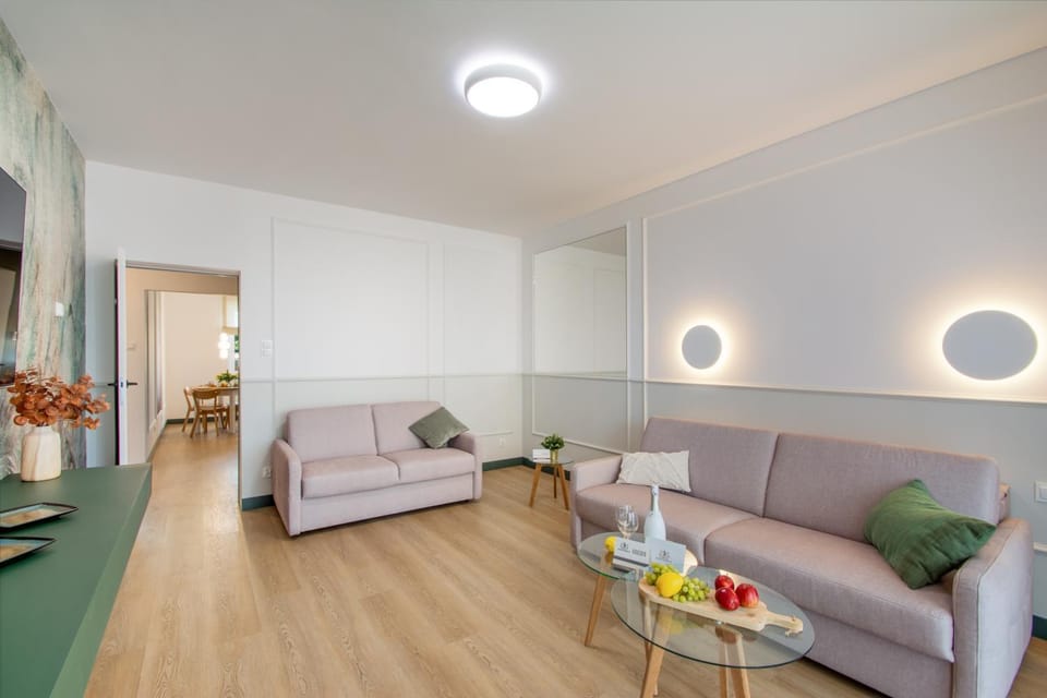 Living room, Seating area, air conditioner