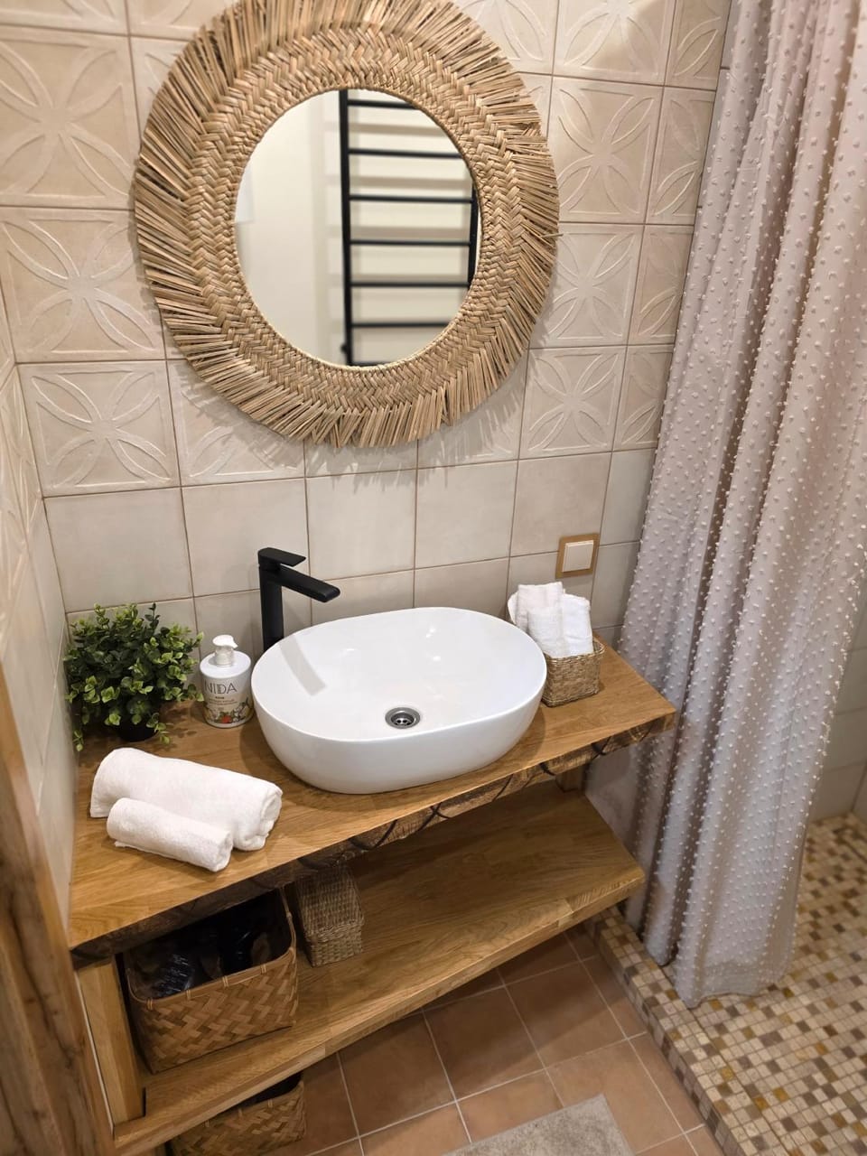 Bathroom, towels