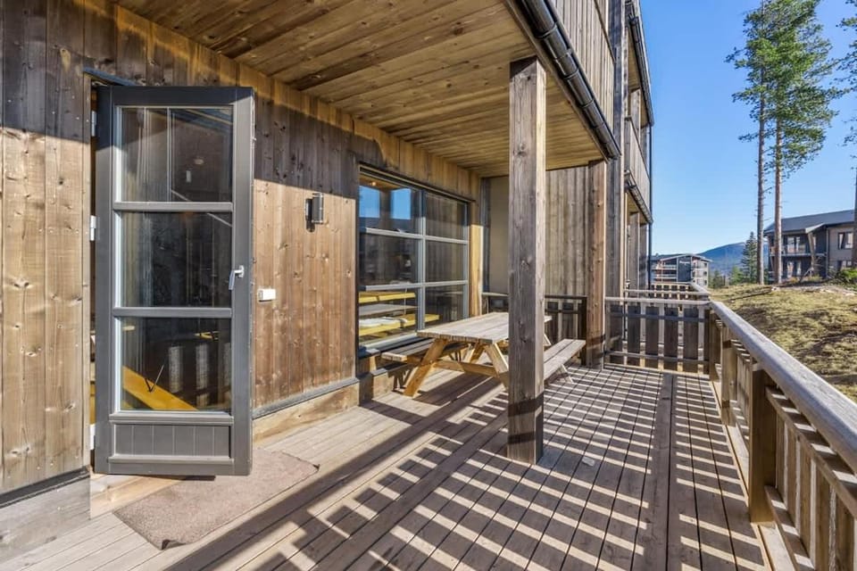 Property building, Patio, Balcony/Terrace