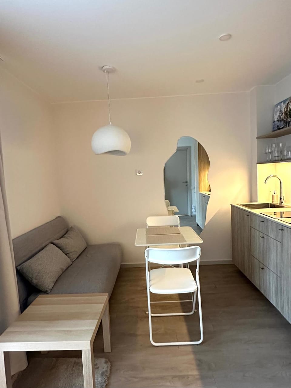 Kitchen or kitchenette, Dining area