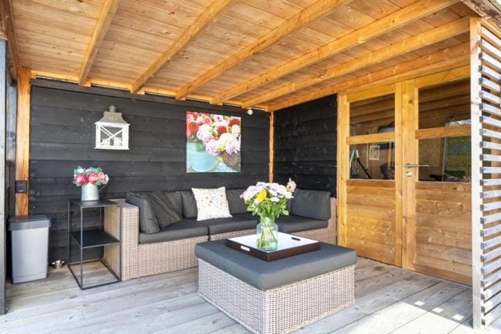 Chalet Paradys met Sauna op Park De Friese Wadden Tzummarum, buitenzwembad aanwezig Campground/ 
RV Resort in Friesland, Netherlands