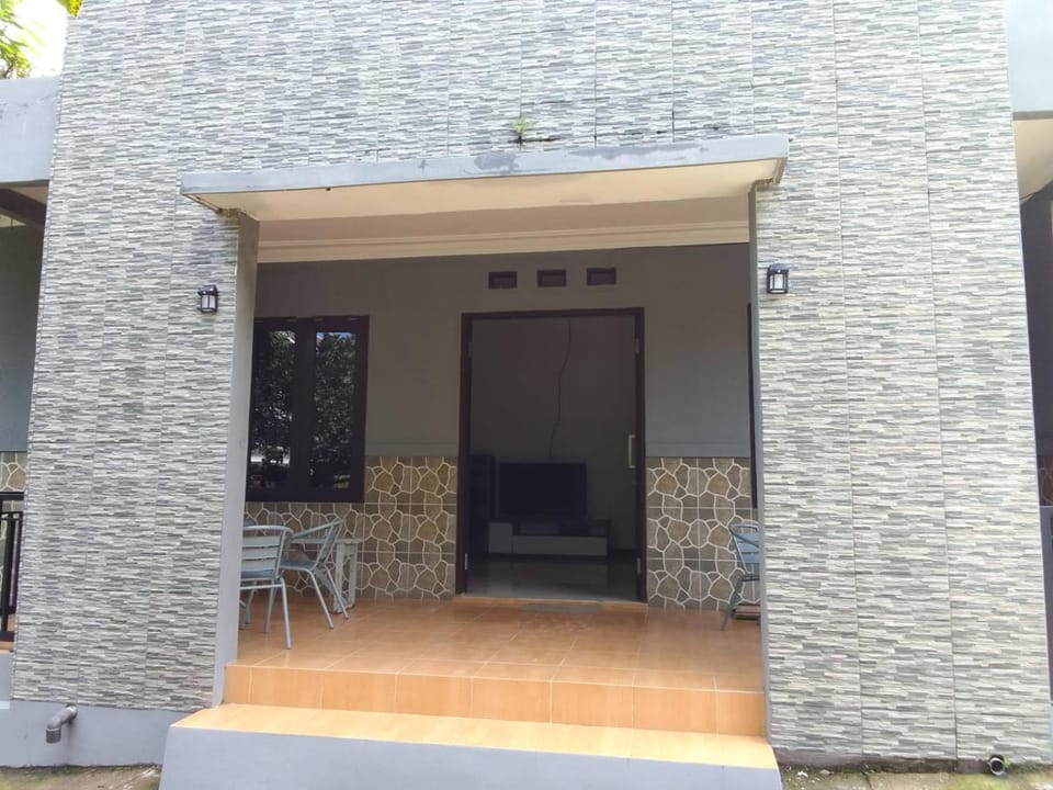 Happy family villa Villa in Cisarua