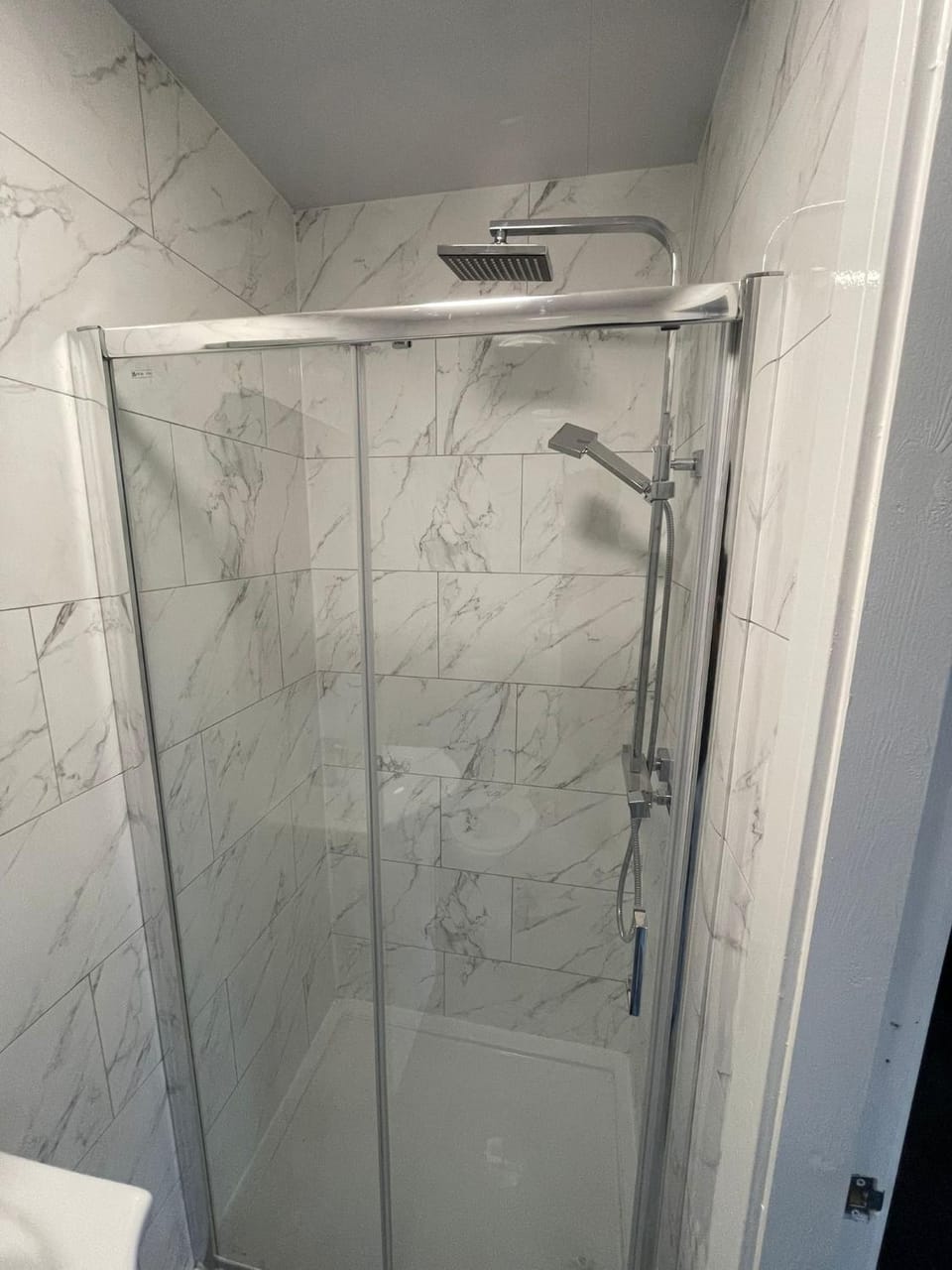 Modern 8-Room Ensuite House with Shared Lounge and Kitchen Apartment in Manchester