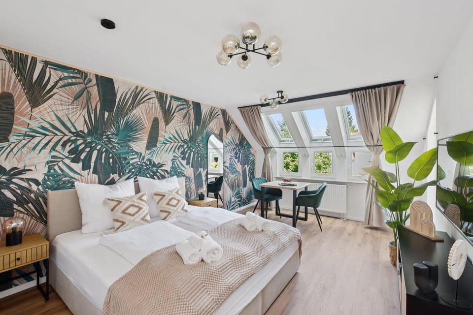 Bed, Photo of the whole room, Bedroom, towels