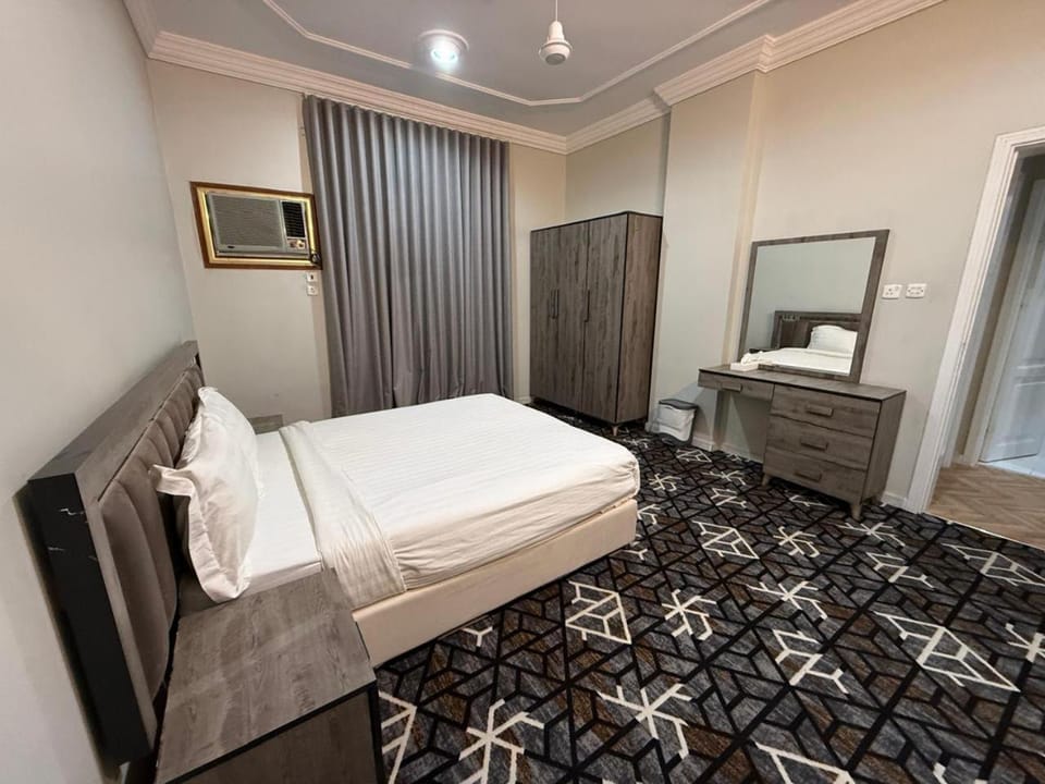 Bed, Photo of the whole room, Bedroom, wardrobe, air conditioner