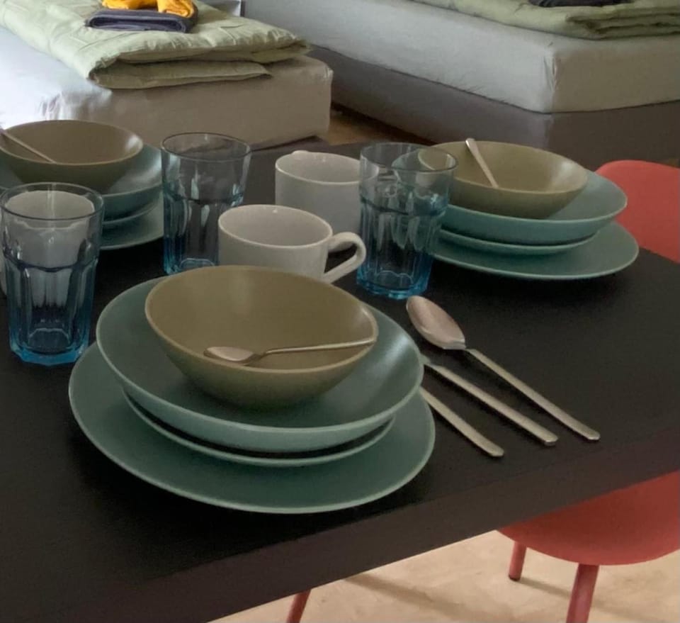 Coffee/tea facilities, Dining area, Food