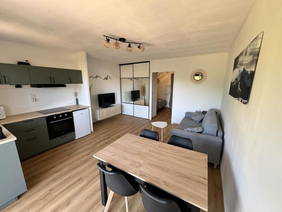 Joli studio lumineux dans environnement calme Apartment in Provence-Alpes-Côte d'Azur