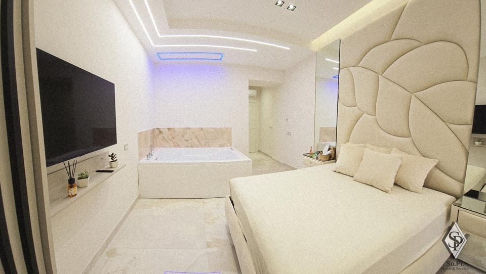 TV and multimedia, Photo of the whole room, air conditioner