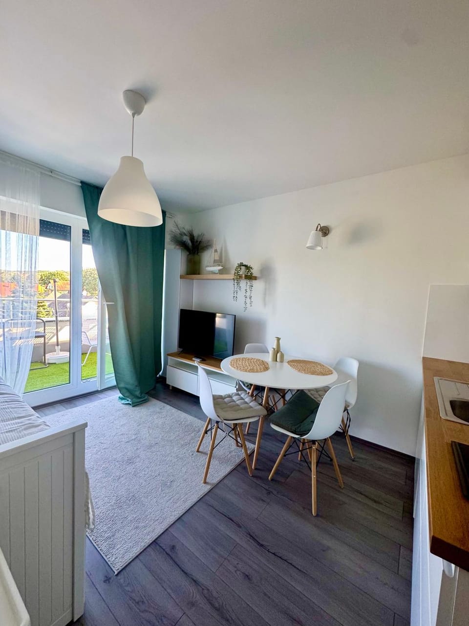 TV and multimedia, Living room, Dining area