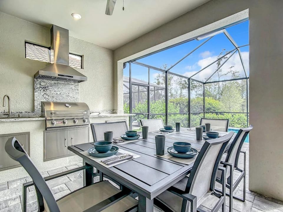 Dining area, Swimming pool