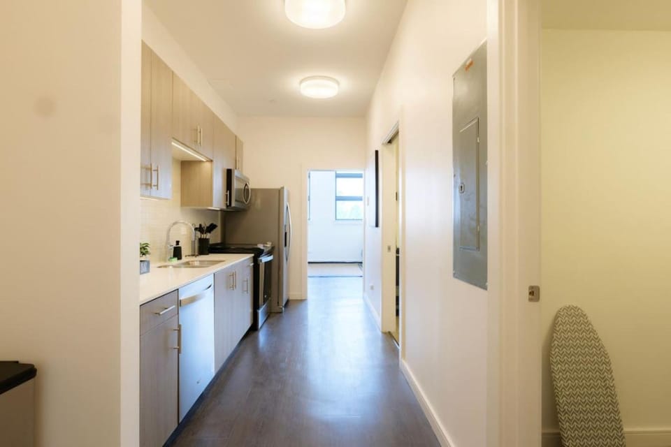 Above The Roots - Elegant and Bright Studio Stay Apartment in Illinois