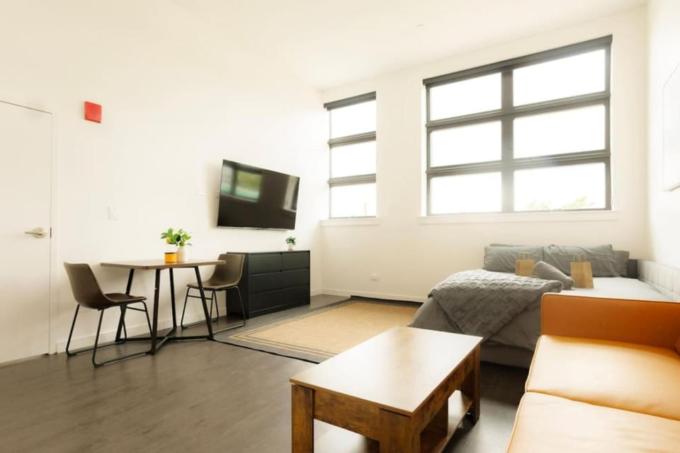 Above The Roots - Elegant and Bright Studio Stay Apartment in Illinois