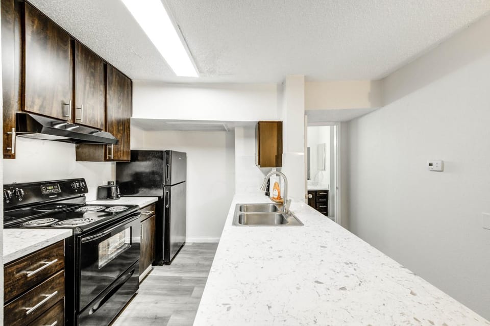 Bright & Stylish 1BR Free WiFi Free Parking Apartment in Houston