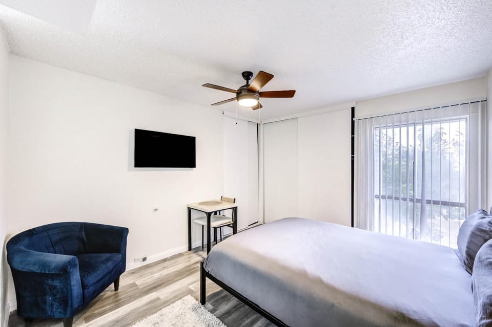 Bright & Stylish 1BR Free WiFi Free Parking Apartment in Houston