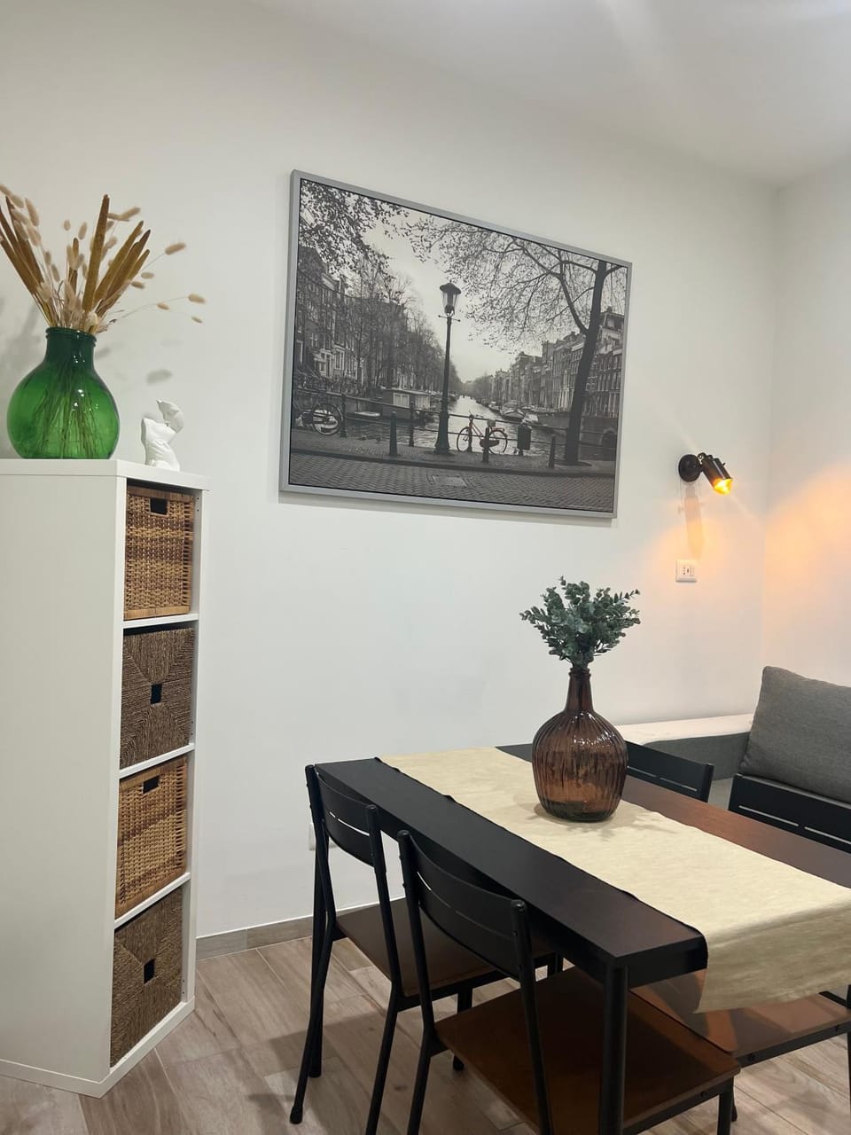 Seating area, Dining area