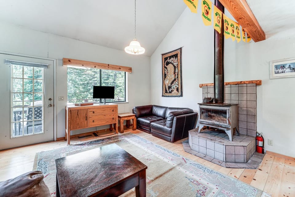 6 Mi to Downieville Downhill: Cabin w/ Mtn Views Cabin in Sierra Nevada