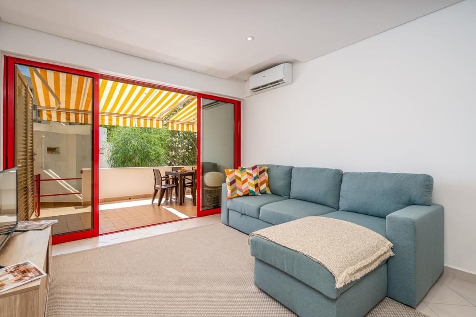 Patio, Living room, Dining area, air conditioner