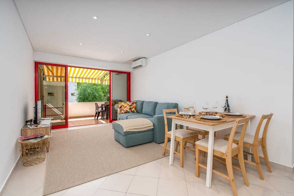 TV and multimedia, Living room, Dining area, air conditioner