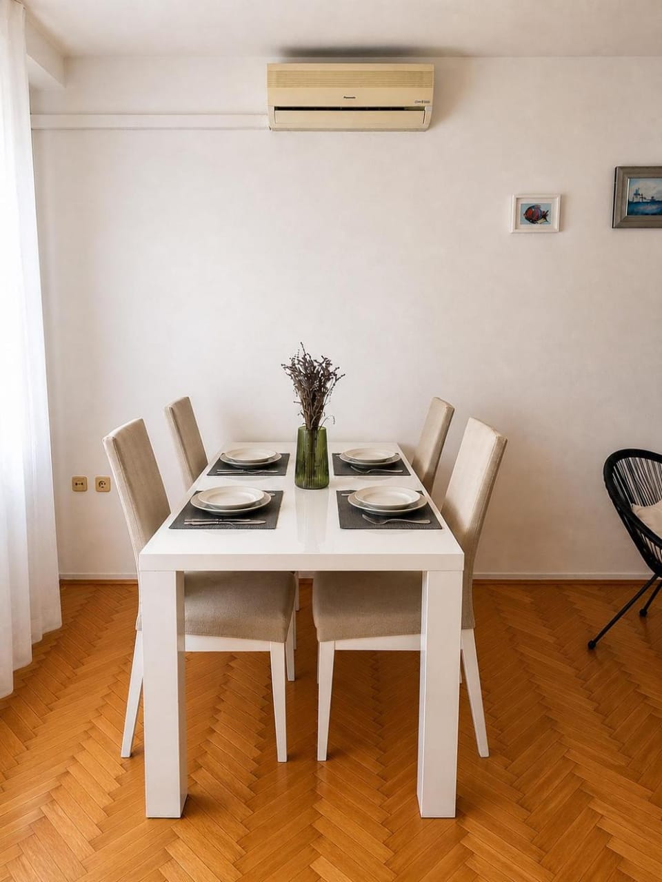 Seating area, Dining area