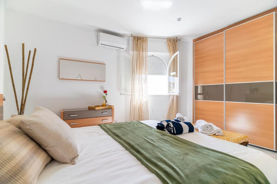 Children play ground, View (from property/room), Decorative detail, Decorative detail, Aqua park, City view, City view, Mountain view, Sunset, Quiet street view, Parking, towels, wardrobe