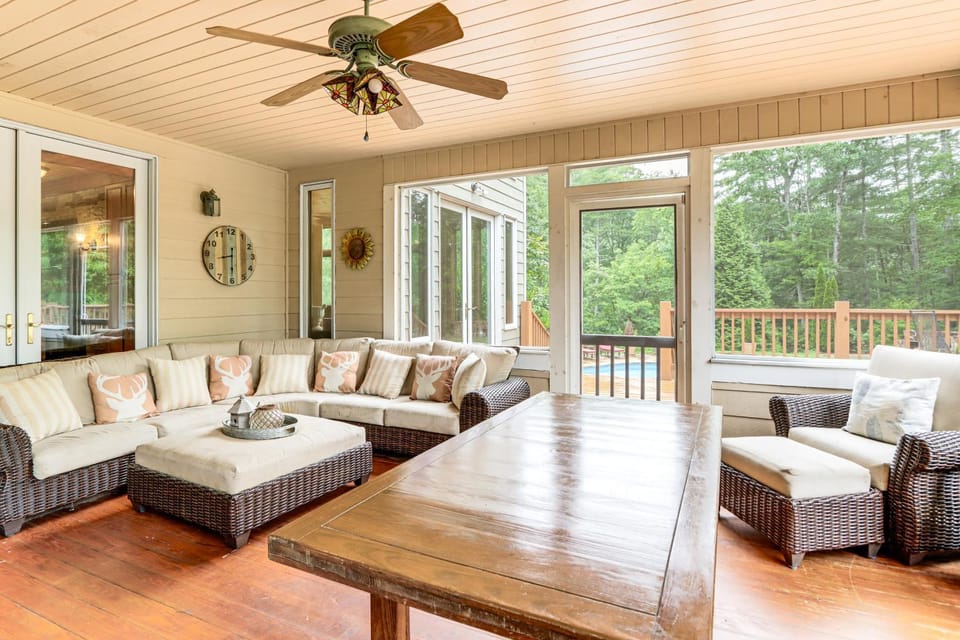 Game Room & Fireplaces: Group Dahlonega Getaway House in Georgia