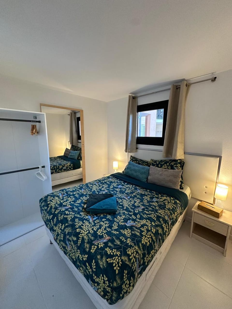 Bed, Photo of the whole room, Bedroom, wardrobe
